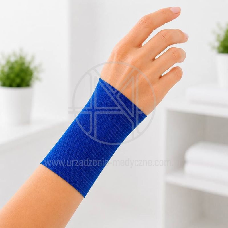 Stabilizacja nadgarstka przy użyciu niebieskiego bandaża kohezyjnego 5 cm