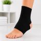 Stabilizacja kostki przy użyciu czarnego bandaża kohezyjnego 7,5 cm