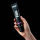 Pasta do zębów Curaprox Black is White 90 ml z węglem aktywnym trzymana w dłoni – fresh lime-mint