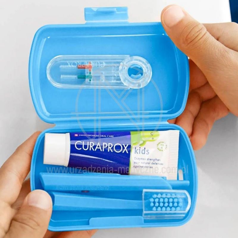 Curaprox Travel Set - Kids niebieski z pastą kids 10 ml na wycieczkę, wakacje i kolonie