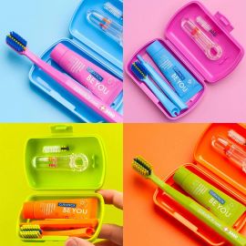 Kolorowe zestawy Curaprox Travel Set - Ortho do czyszczenia zębów i aparatu w podróży Kolorowe zestawy Curaprox Travel Set - Ortho do czyszczenia zębów i aparatu w podróży