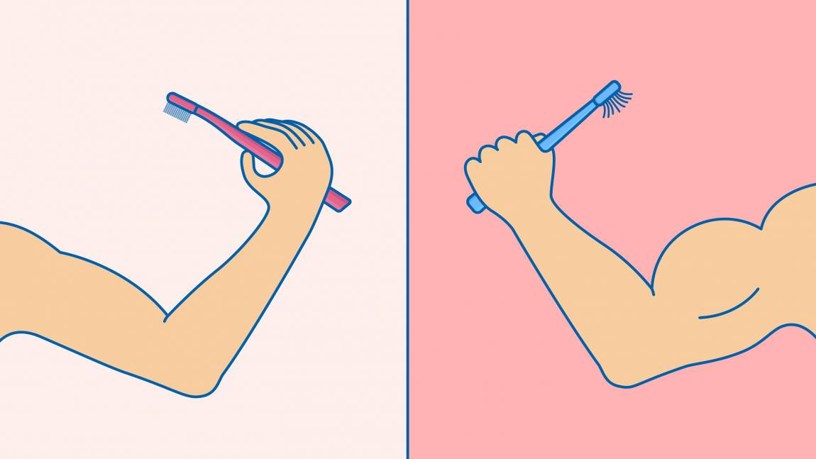 Porównanie: zbyt mocne szczotkowanie zębów i delikatne szczotkowanie miękką szczoteczką