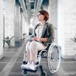 Problem niedostosowania przestrzeni i urządzeń do potrzeb osób starszych, osób z różną formą niepełnosprawności, trwałą lub chwilową dysfunkcją narządu ruchu w jednostkach medycznych.
